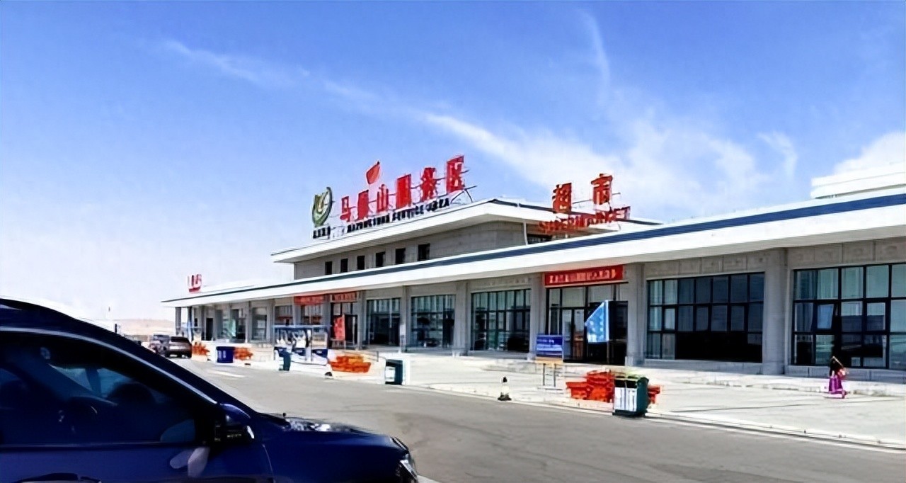 高速服務(wù)區(qū)賺錢門(mén)道多，加油、維修撐起半邊天