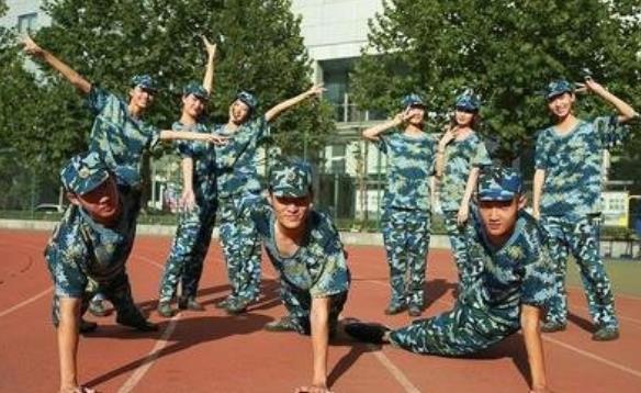 大學(xué)生為啥要軍訓(xùn)？學(xué)分、適應(yīng)新生活，軍訓(xùn)好處多