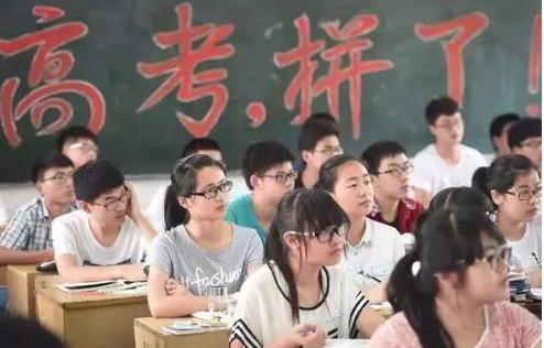 高考復(fù)讀屢禁不止，663分考生復(fù)讀一年竟考722分