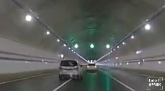 春節(jié)假期新昆楚高速隧道內(nèi)發(fā)生交通事故，致兩人受傷3車受損