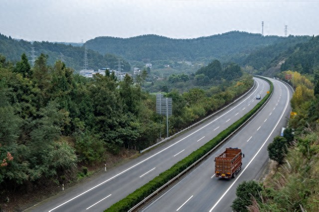 2026高速收費(fèi)新變化：法定定價(jià)、限時(shí)收費(fèi)、惠民優(yōu)惠、無感通行