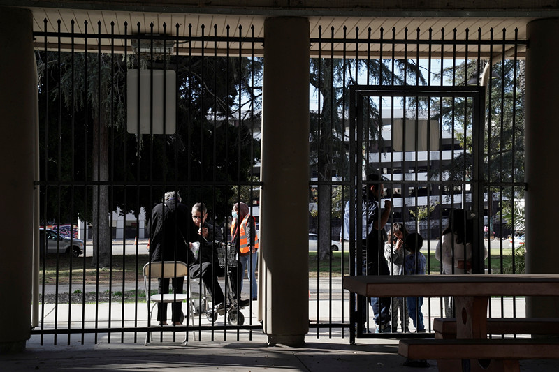 美國新冠疫情致貧與富縣死亡率差異大，窮人缺醫(yī)保更致命