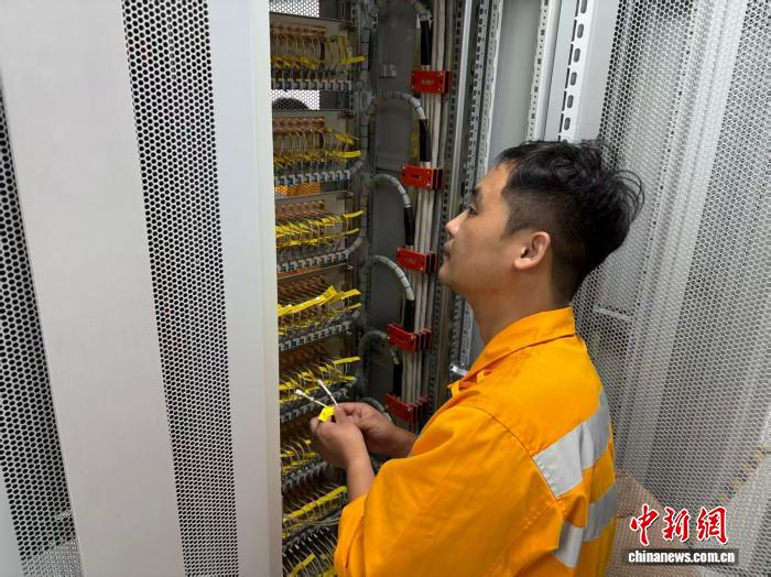 廣州電務(wù)段：高鐵運行前，毫秒級守護的隱形衛(wèi)士巡檢忙