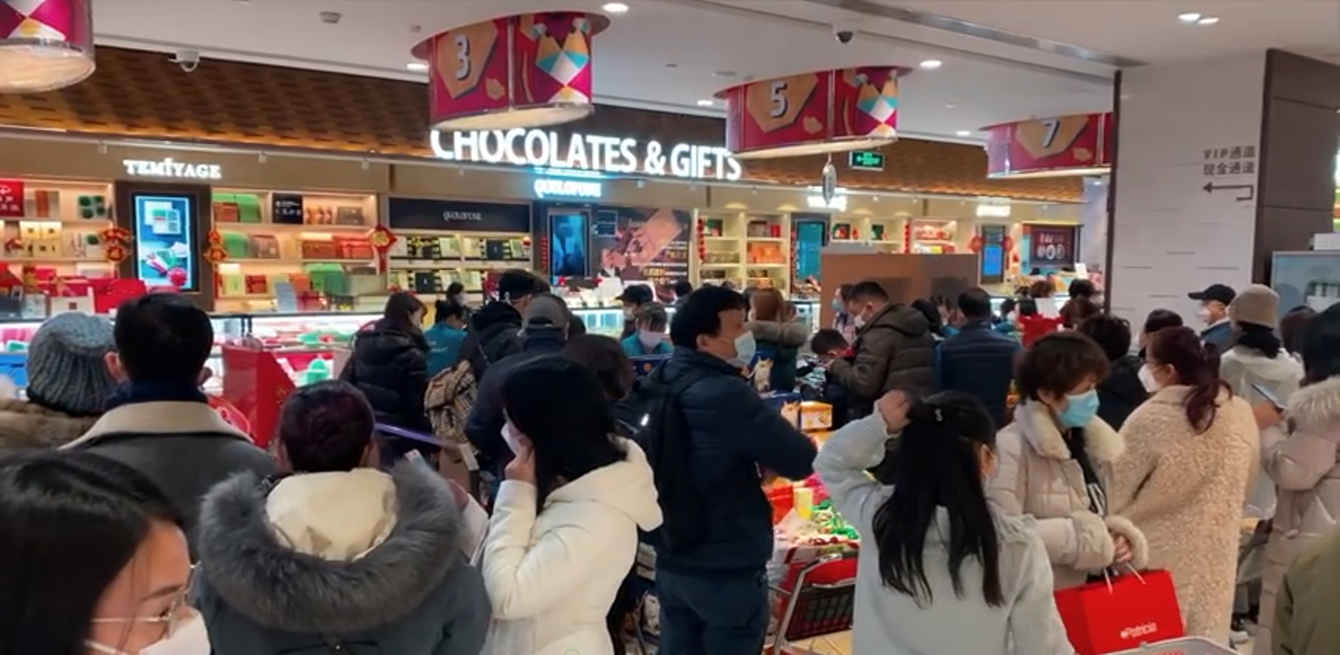 民宿店主鏡頭下疫情下真實(shí)的上海，傳遞希望致敬城市