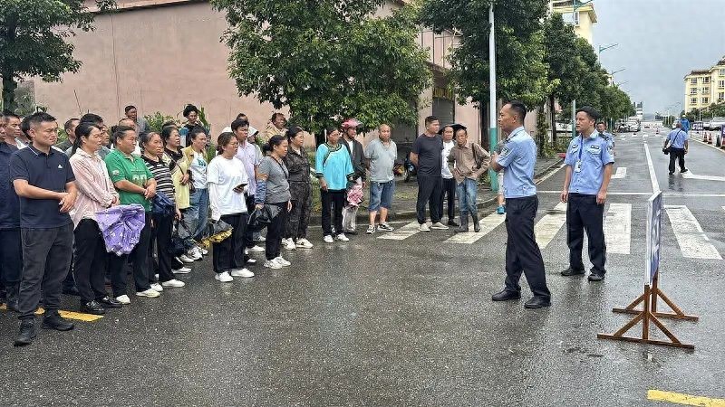 三都公安多措并舉，開展活動(dòng)提升群眾交通安全文明意識(shí)