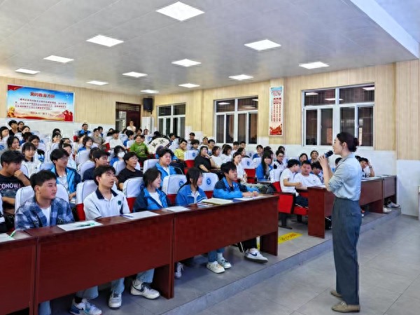 高考僅剩30天，瀛湖中學(xué)為高三學(xué)子開(kāi)展減壓心理輔導(dǎo)活動(dòng)