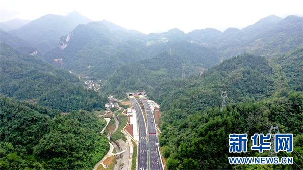 蘭海高速重遵擴(kuò)容工程通車(chē)，探秘貴州第一隧大婁山隧道