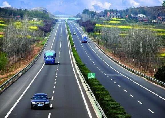 高速行車注意啥？這些高速駕駛技巧，助你安全駕駛