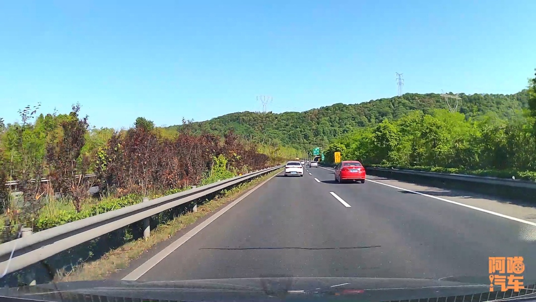 4月1日新交規(guī)高速最高限速寬容度提高，老司機再也不用擔(dān)心超速了