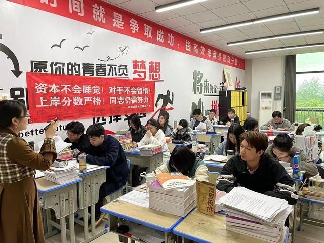 2026 年高考復讀新要求：報考受限、錄取規(guī)則有變，提前規(guī)劃