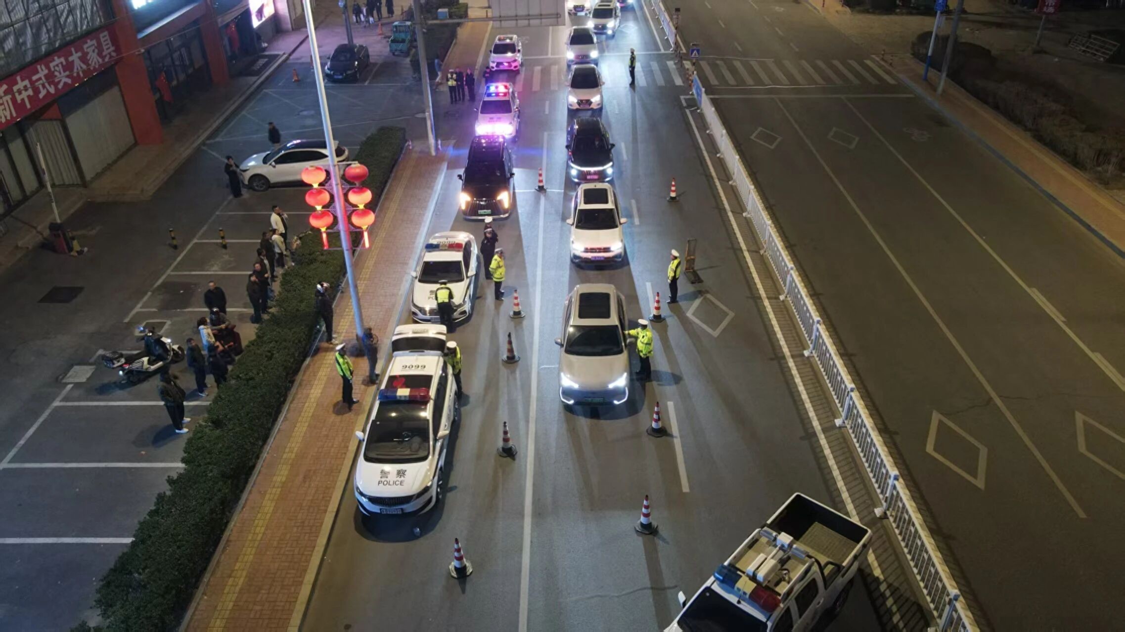 山東青島煙臺(tái)開(kāi)展異地用警專項(xiàng)行動(dòng)，嚴(yán)處交通違法保安全