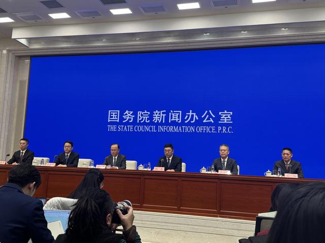 交通運(yùn)輸部：今年計(jì)劃在全國(guó)高速服務(wù)區(qū)建設(shè)充電槍1萬(wàn)支以上