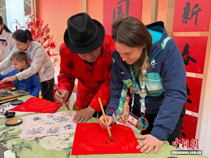 米蘭冬奧會遇中國馬年春節(jié)，賽場內外年味足、情誼深