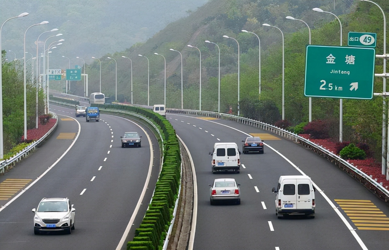 解決高速龜速行駛問題，關(guān)乎交通環(huán)境與駕駛安全