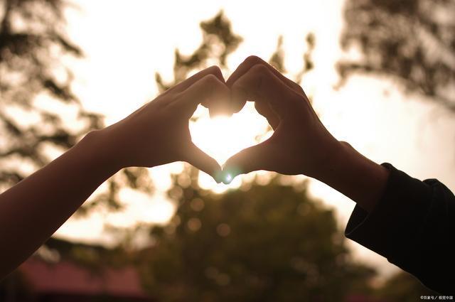 大學(xué)戀愛正當(dāng)時(shí)，如何建立正確戀愛觀及平衡戀愛與學(xué)習(xí)？