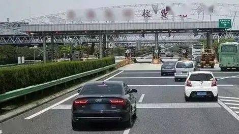 跑高速必知安全知識：出發(fā)檢查、車道速度、車距保持等要點(diǎn)